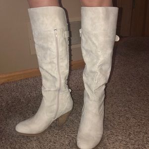 Nwt buckle boots❤️